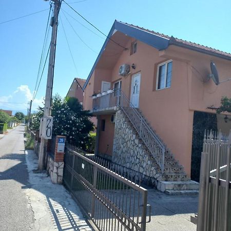 Hostel Dragana Mitrovici  Buitenkant foto