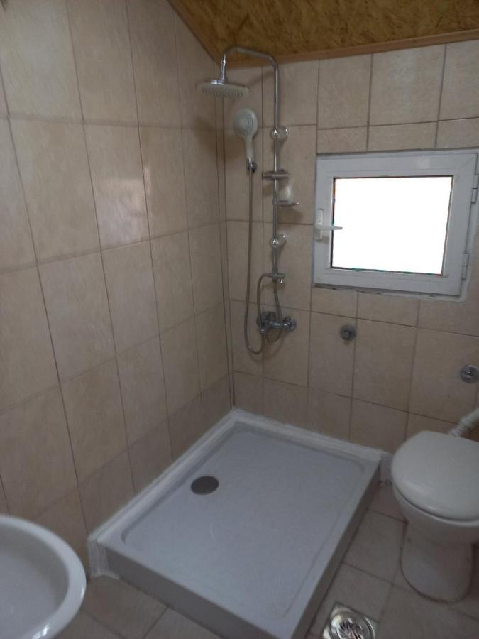 Hostel Dragana Mitrovici  Buitenkant foto