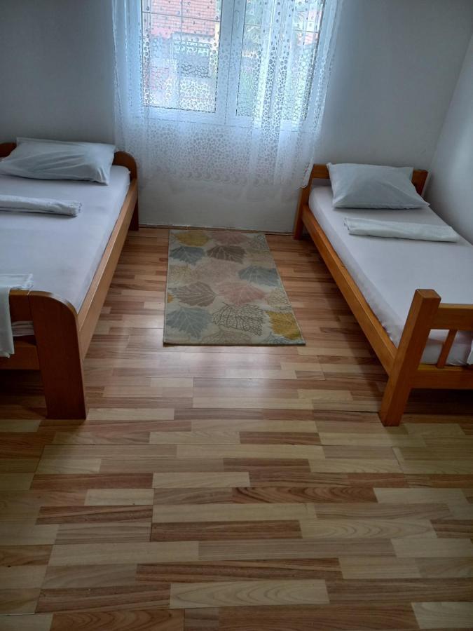Hostel Dragana Mitrovici  Buitenkant foto