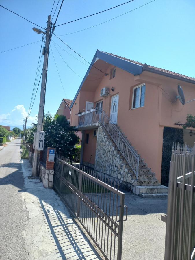 Hostel Dragana Mitrovici  Buitenkant foto