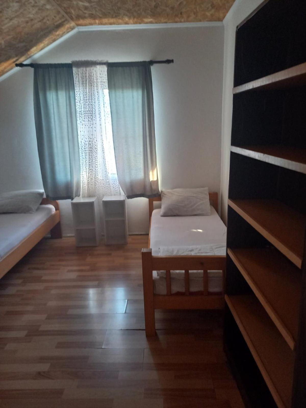 Hostel Dragana Mitrovici  Buitenkant foto