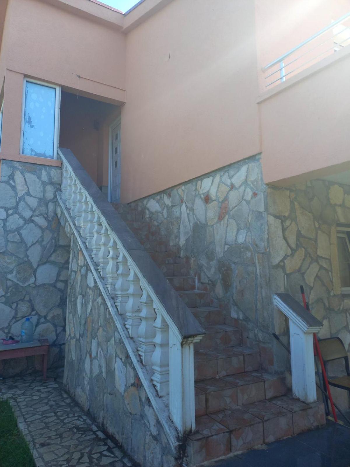 Hostel Dragana Mitrovici  Buitenkant foto